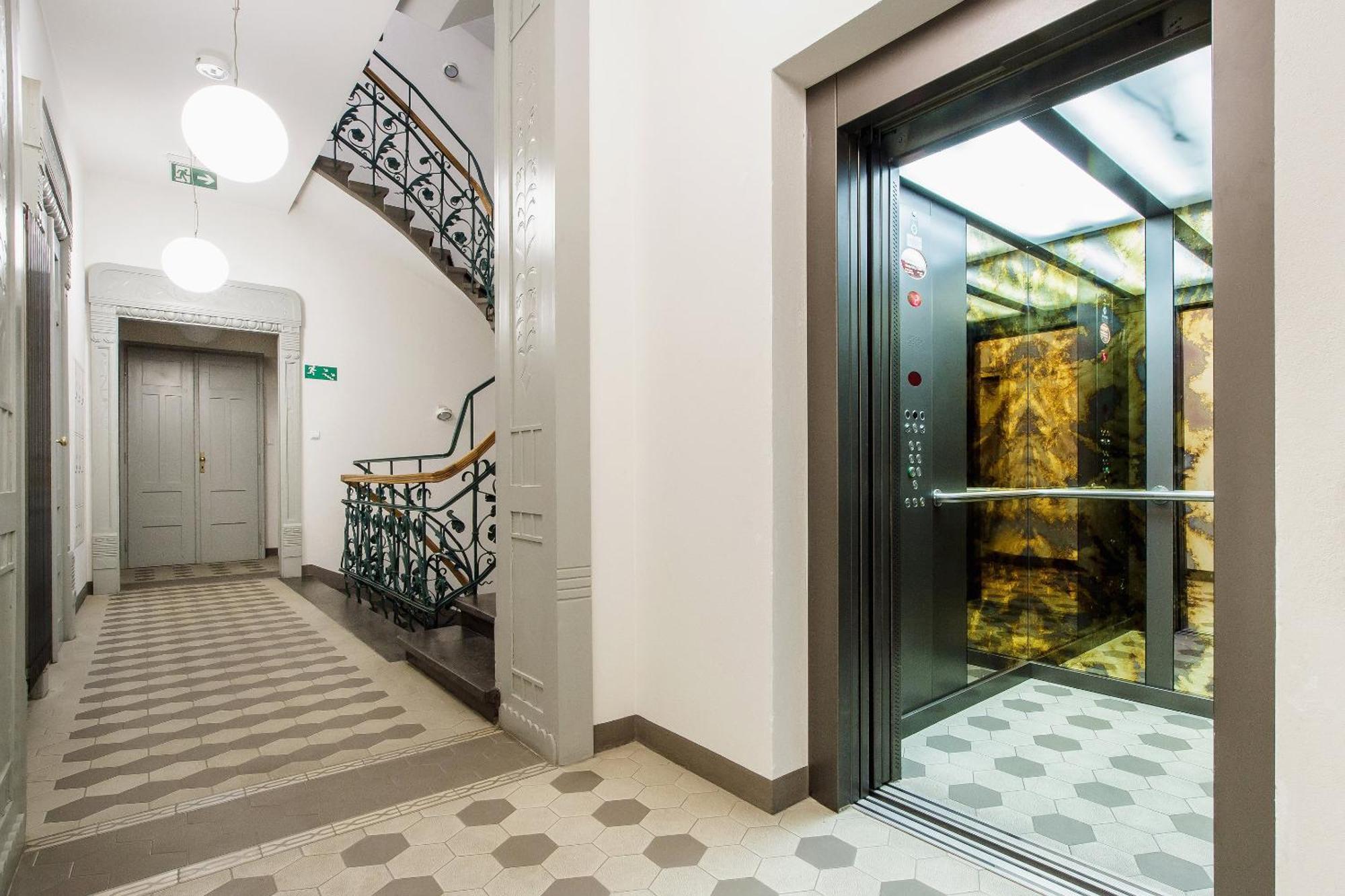 Апартаменты Main Station - 8 Rakowicka Street Краков Экстерьер фото